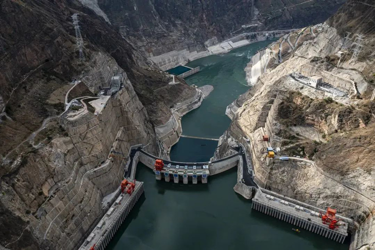 16472493629070614BSL.jpg 16472493629070614BSL.jpg